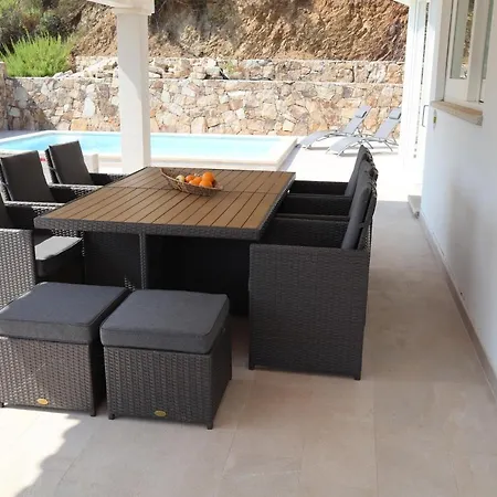 Vakantiehuis Neues Haus Mit Beheiztem Pool *