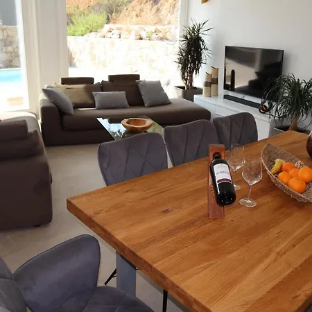 Vakantiehuis Neues Haus Mit Beheiztem Pool *