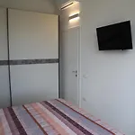 Neues Haus Mit Beheiztem Pool 度假居