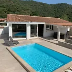 Neues Haus Mit Beheiztem Pool 度假居 *