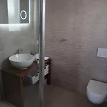 Neues Haus Mit Beheiztem Pool 度假居 *