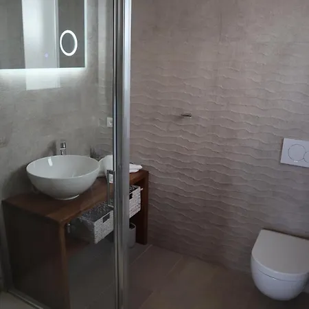 Neues Haus Mit Beheiztem Pool Prázdninový dům *